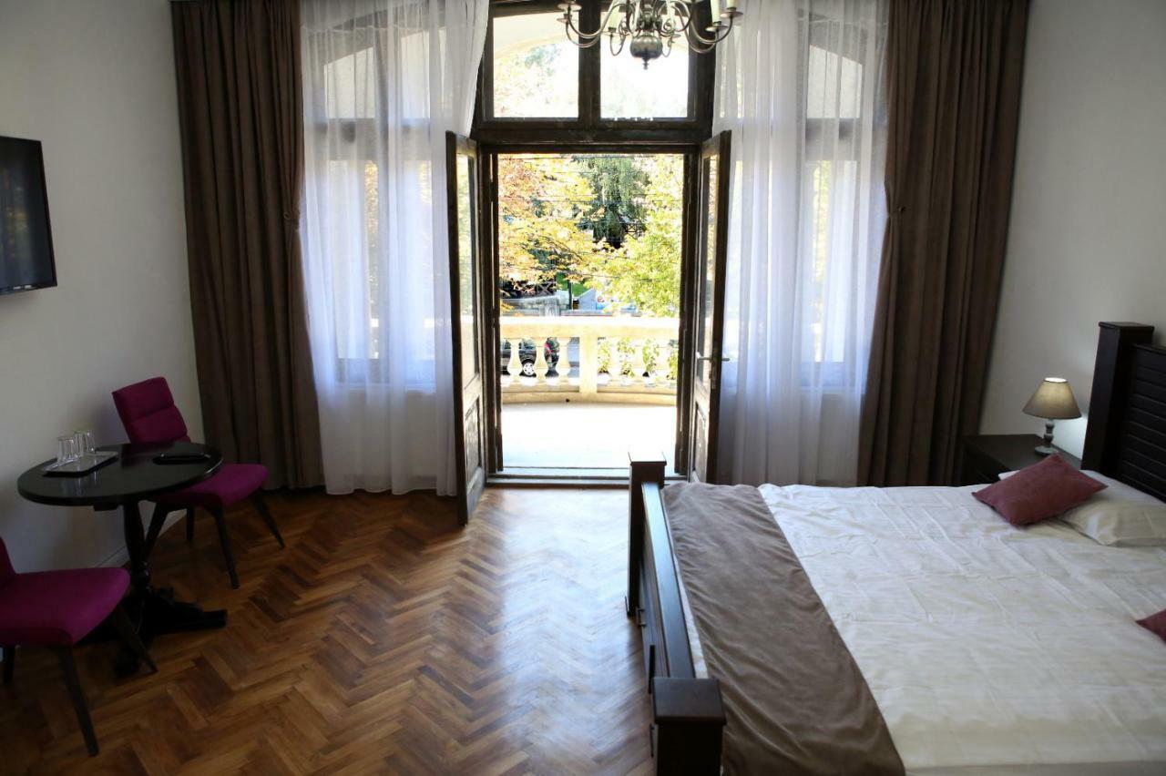 Aleea Teilor Hotel Къмпулунг Екстериор снимка