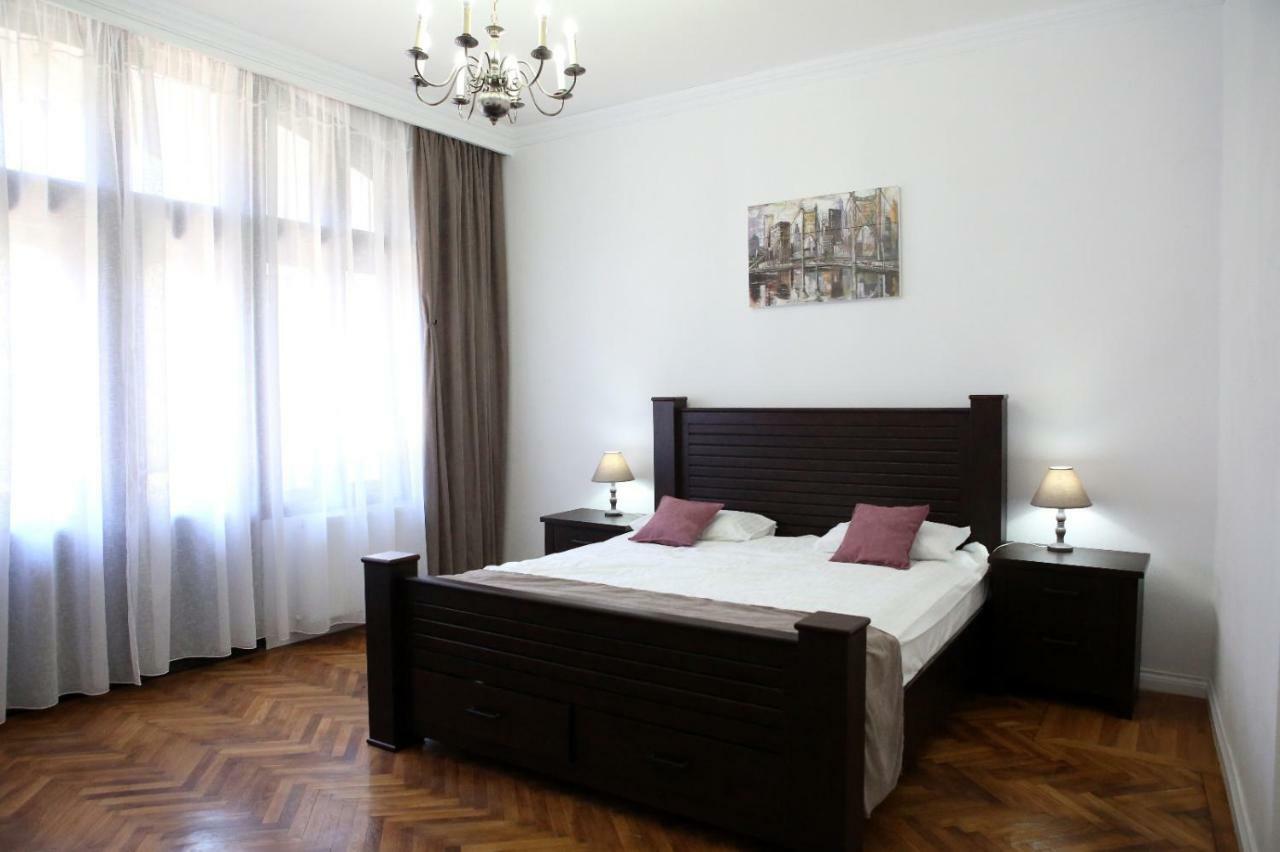 Aleea Teilor Hotel Къмпулунг Екстериор снимка