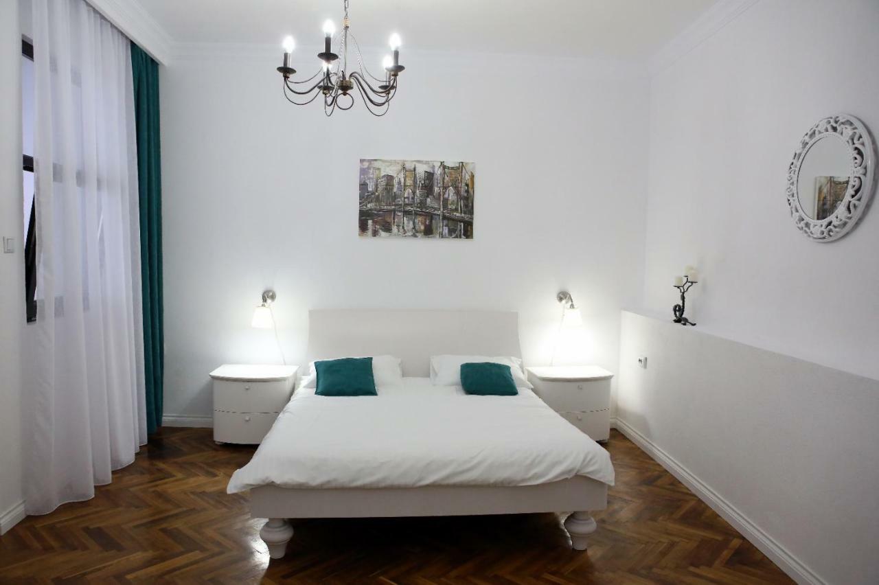 Aleea Teilor Hotel Къмпулунг Екстериор снимка