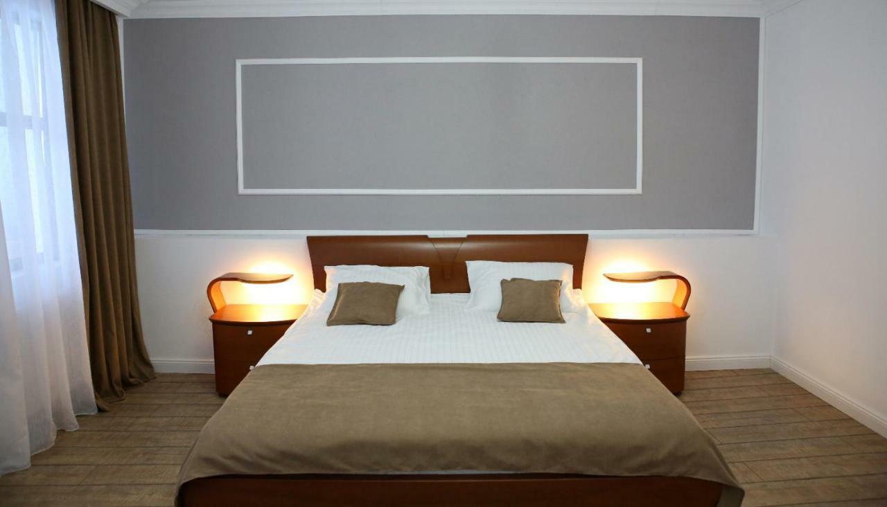 Aleea Teilor Hotel Къмпулунг Екстериор снимка