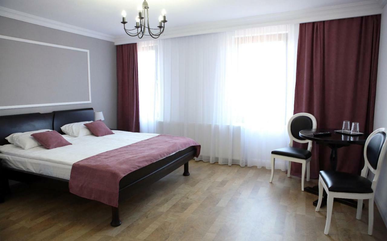 Aleea Teilor Hotel Къмпулунг Екстериор снимка