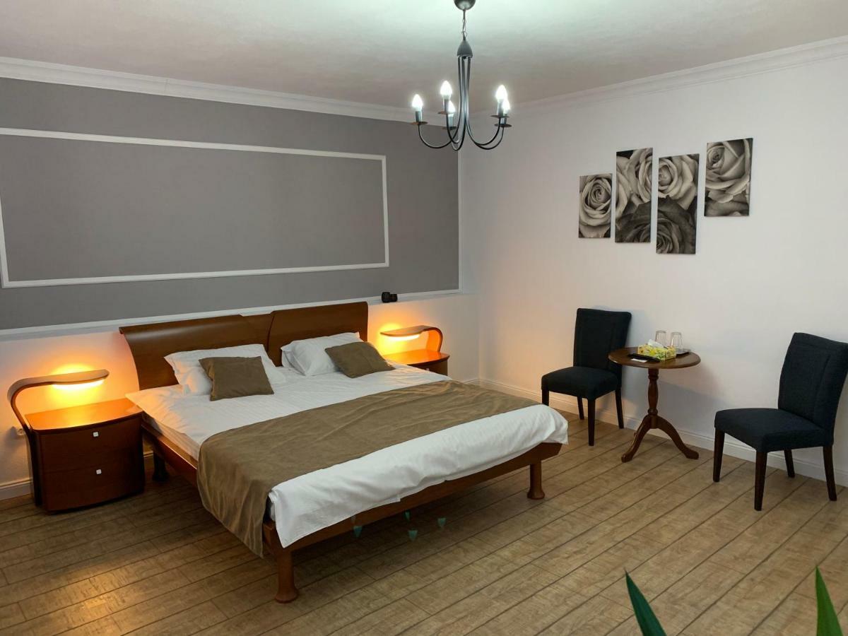 Aleea Teilor Hotel Къмпулунг Екстериор снимка